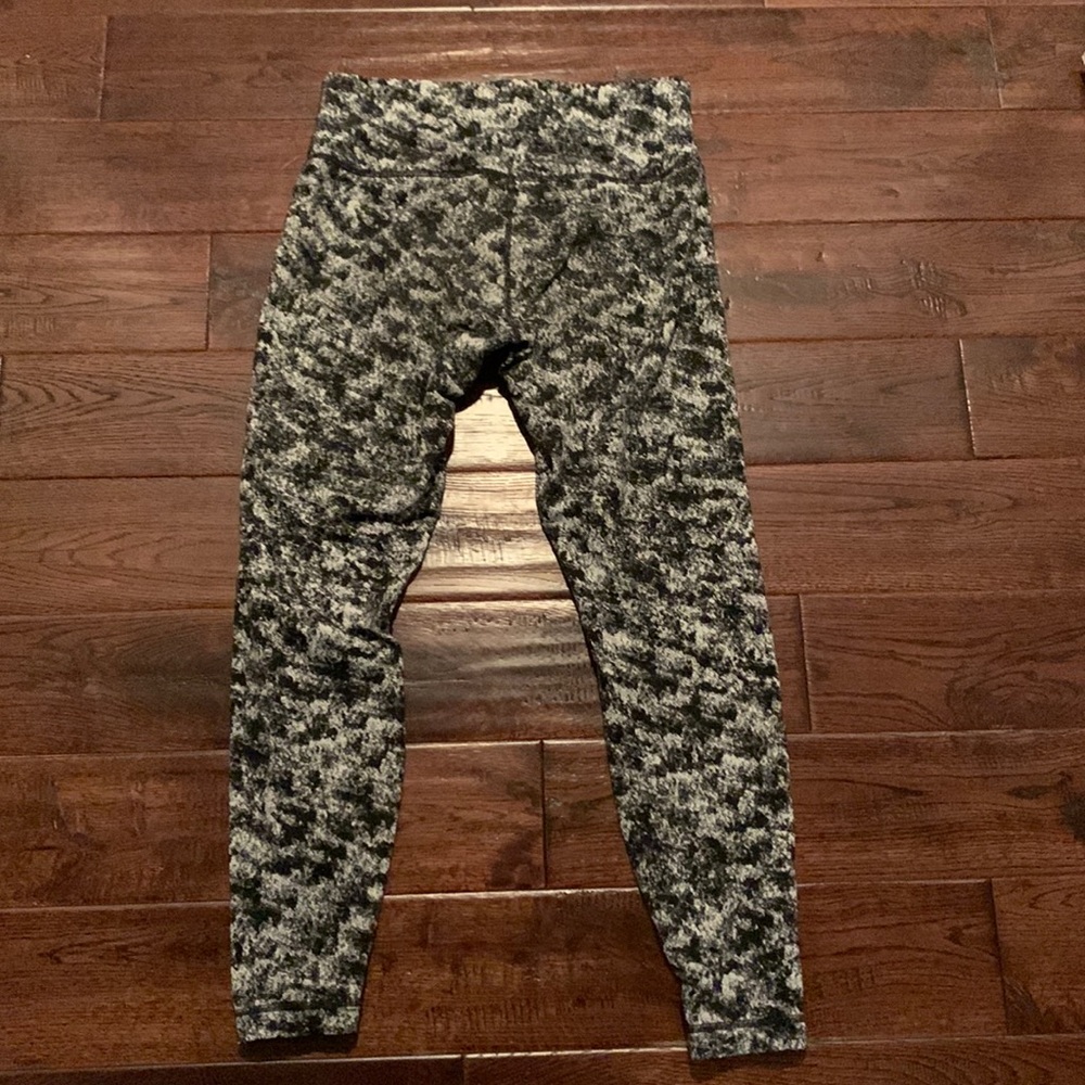 Black and White Lululemon Leggings